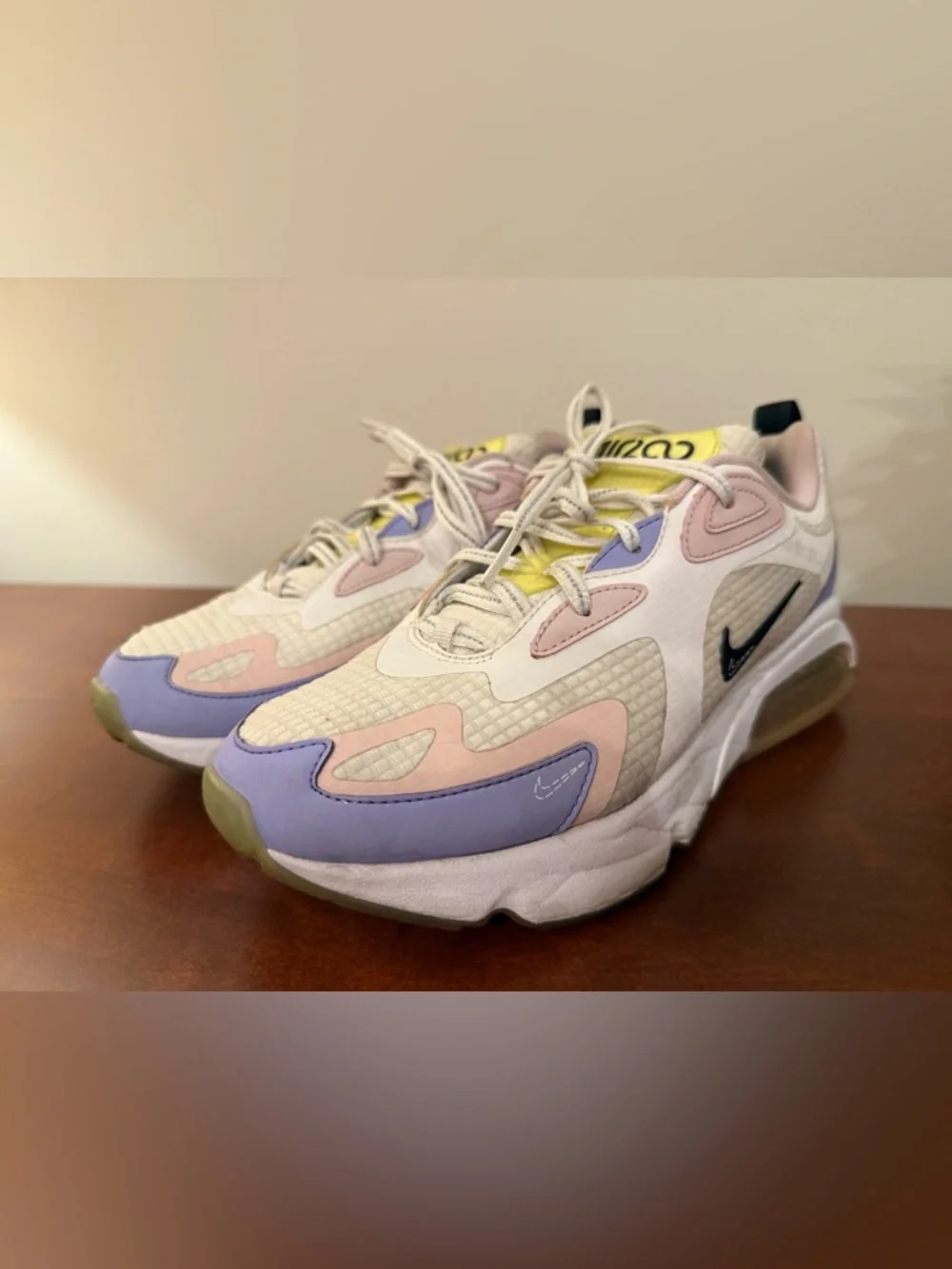 Nike women’s 7.5 air max 200 off white, purple, pink